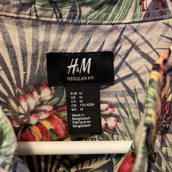 H&M Hawaiian Button-Down Shirt - Picture 3 of 3